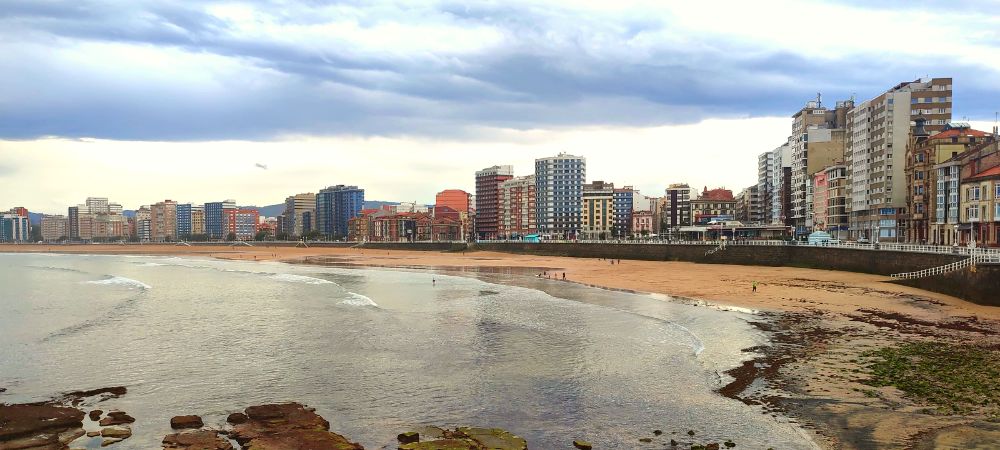 San Lorenzo Beach - the largest beach in Gijón